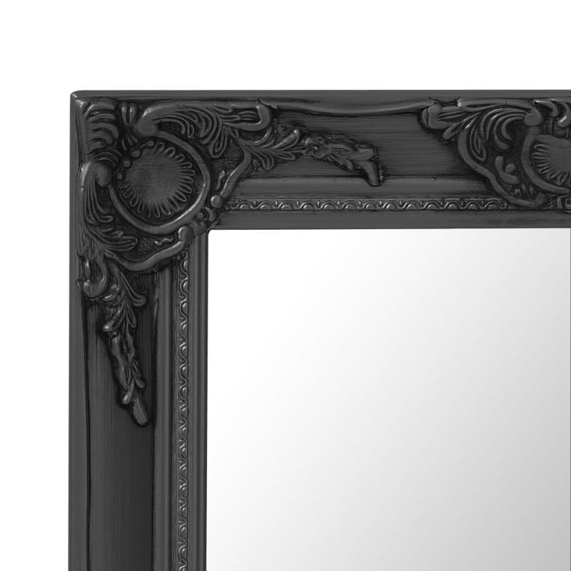 Détail du cadre baroque du miroir